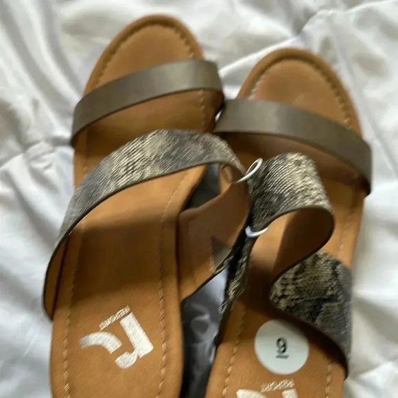 Report snakeskin chunky heel slip on size 9 brand new - Picture 6 of 6